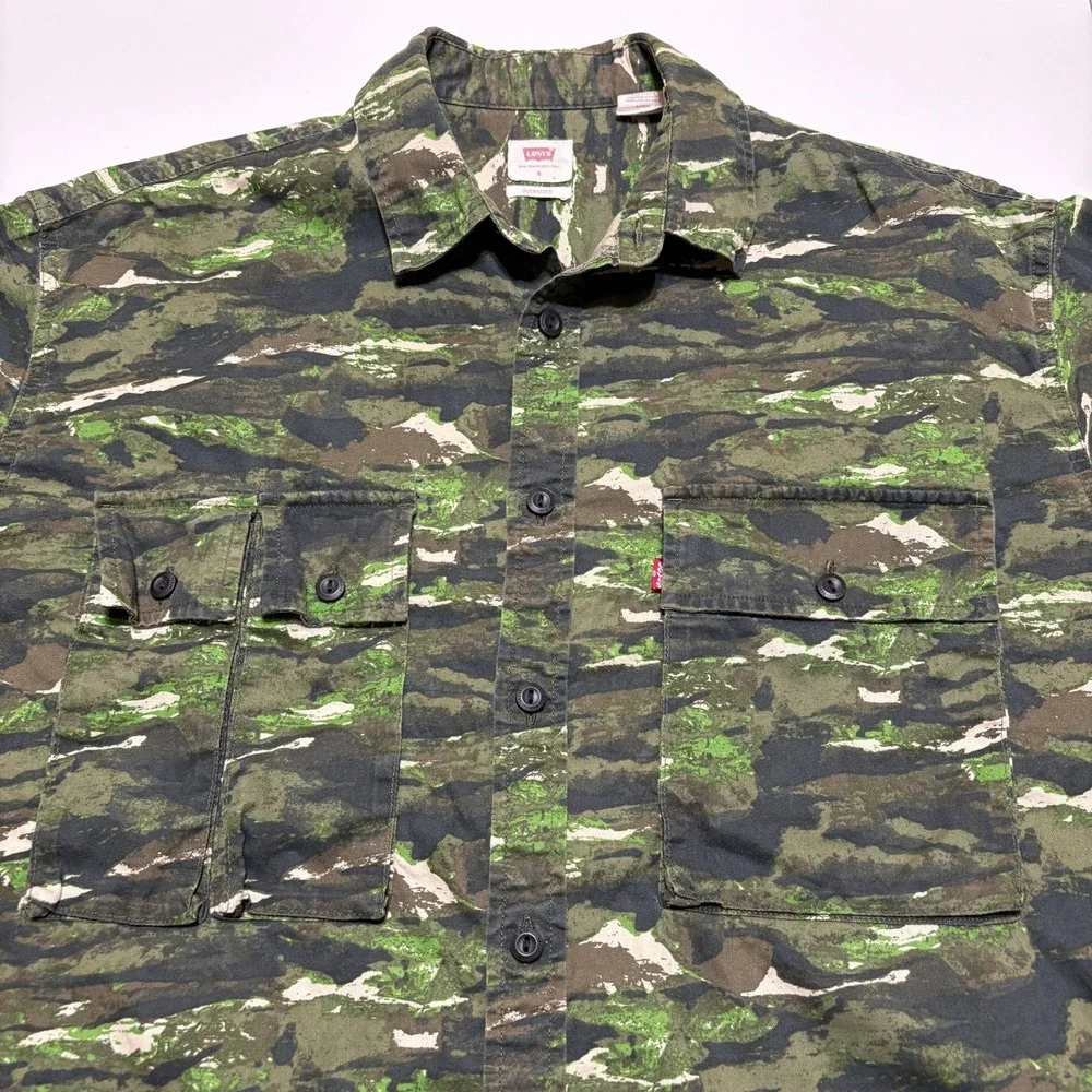 Levis Men Oversized Camo Button Up Shirt Sz Small Green Utility Hunting Tactical